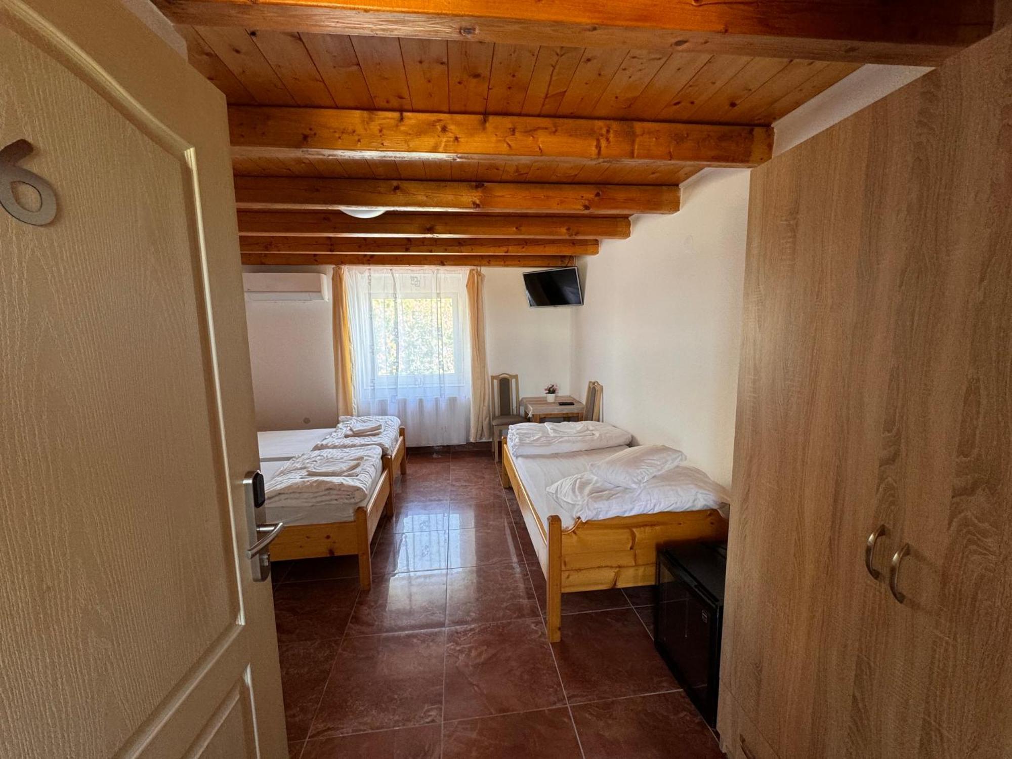 Bed and Breakfast Fuerdo Panzio Karcag Экстерьер фото