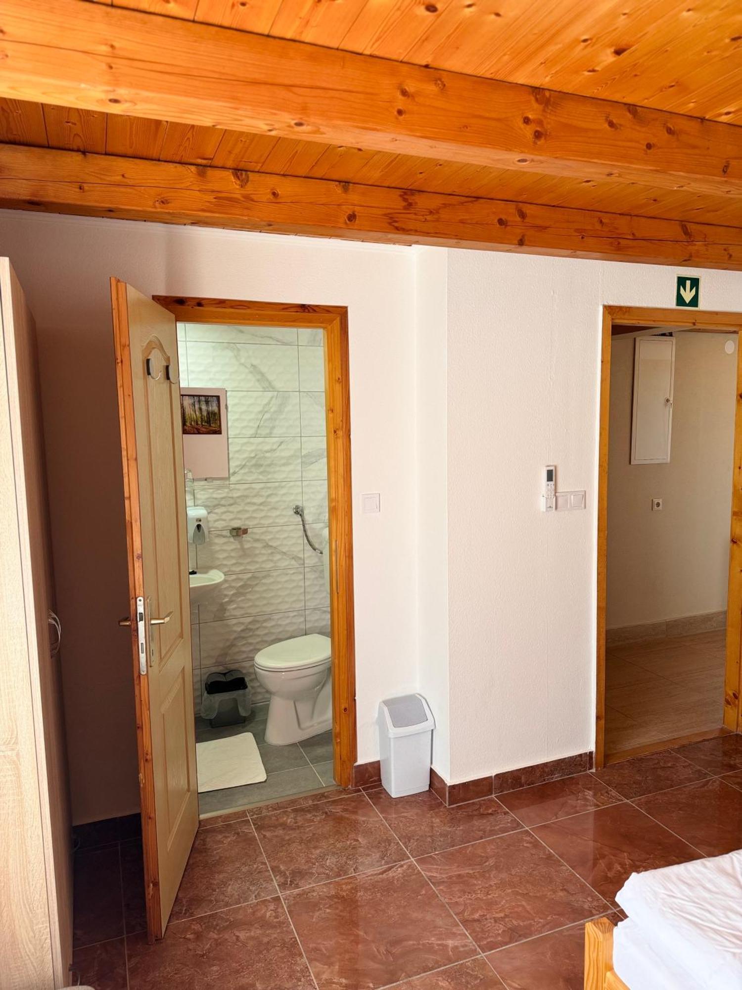 Bed and Breakfast Fuerdo Panzio Karcag Экстерьер фото