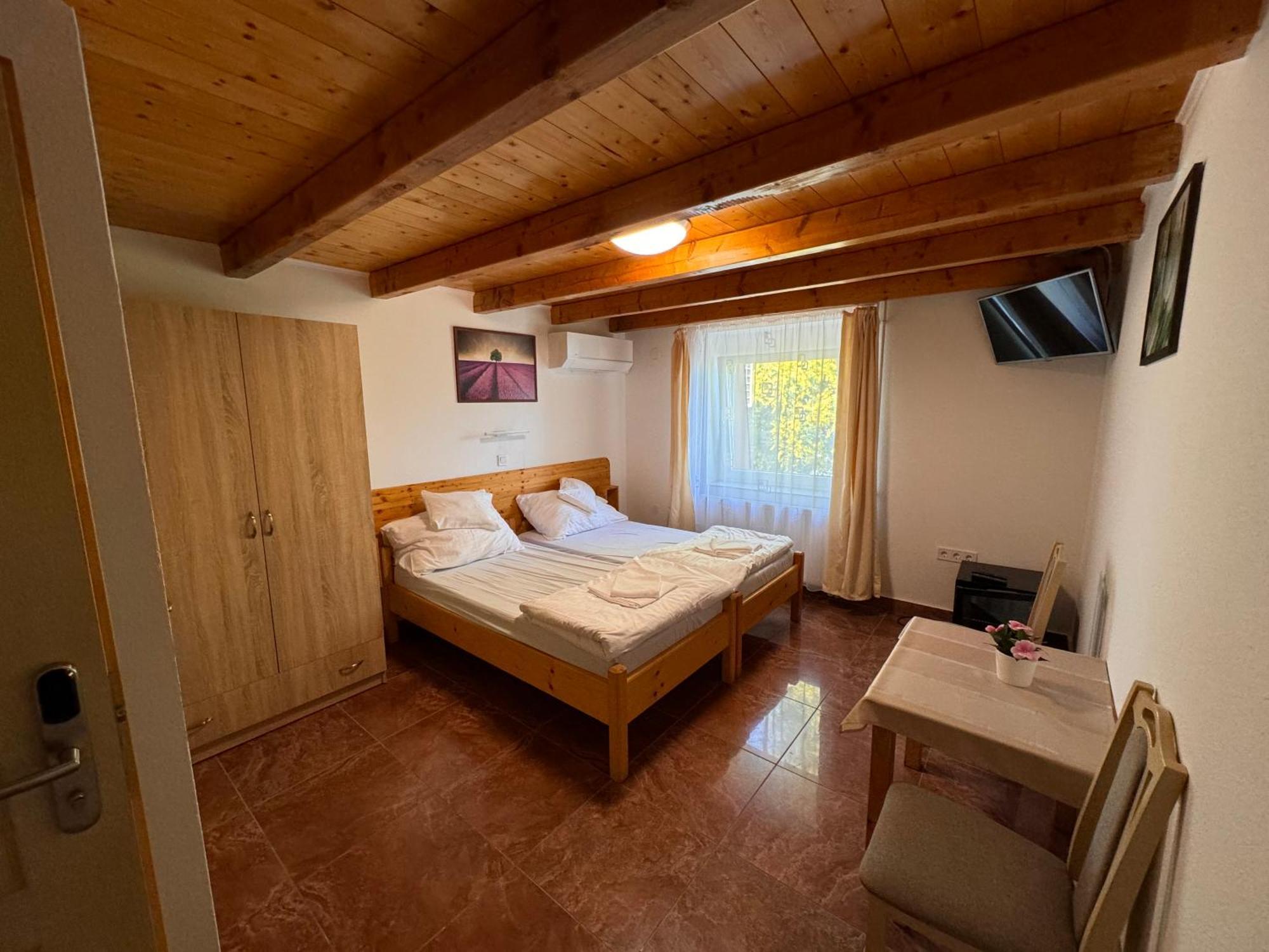 Bed and Breakfast Fuerdo Panzio Karcag Экстерьер фото